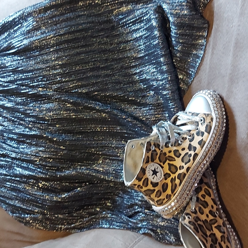 Shimmering high waisted skirt